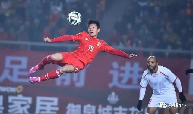  英超亚洲球员闪耀，三镇外援齐建功  